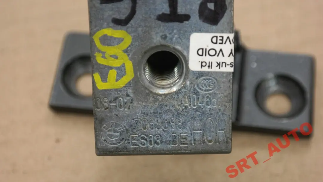 Right O/S Door Upper Hinge Black 7068088 to BMW 5 Series E60 E61 Rear with Part number 7201304 BMW 5 Series E60 E61 Rear Right O/S Door Upper Hinge Black 7068088 - SKU 7201304-BLK - Part number 7201304