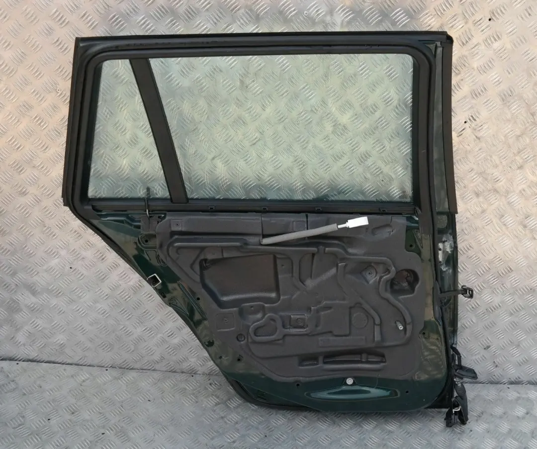 Drzwi lewe lewy tył black Farngruen Green do BMW E46 o numerze 41527034155 BMW E46 Drzwi lewe lewy tył black Farngruen Green - SKU 7034155 - Numer Części 41527034155