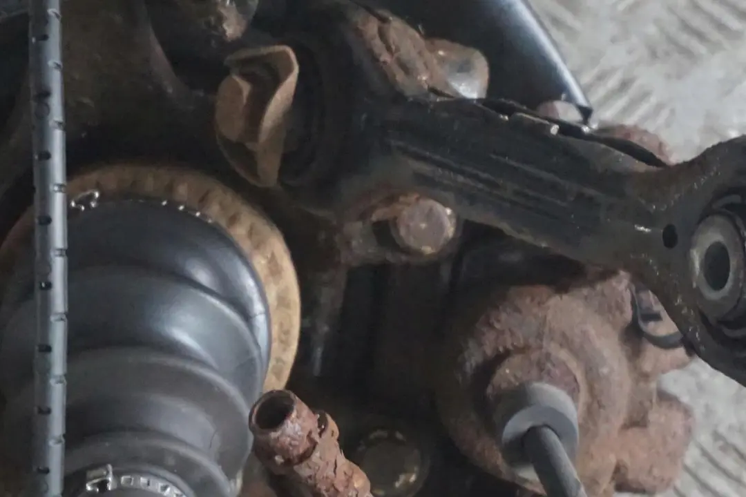 N43 1.6 Abtriebswelle Schwenklager Bremssattel Hinten Links für BMW 1 E87 116i mit Teilenummer 6774809 BMW 1 E87 116i N43 1.6 Abtriebswelle Schwenklager Bremssattel Hinten Links - SKU 6774809-22 - Teilenummer 6774809