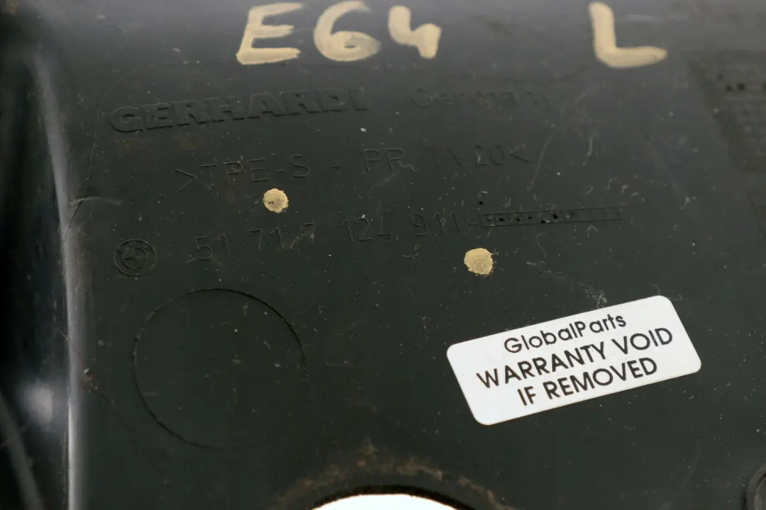 Osłona zaślepka obudowa rynienki lewa do BMW E64 o numerze 7124911 BMW E64 Osłona zaślepka obudowa rynienki lewa - SKU 7124911 - Numer Części 7124911