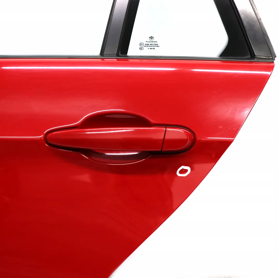 Porta Posteriore Sinistra Rosso-Cremisi Karmesin Rot - A61 per BMW E91 Touring con numero di parte 7203675 BMW E91 Touring Porta Posteriore Sinistra Rosso-Cremisi Karmesin Rot - A61 - SKU 7203675-KAR2 - Numero di parte 7203675