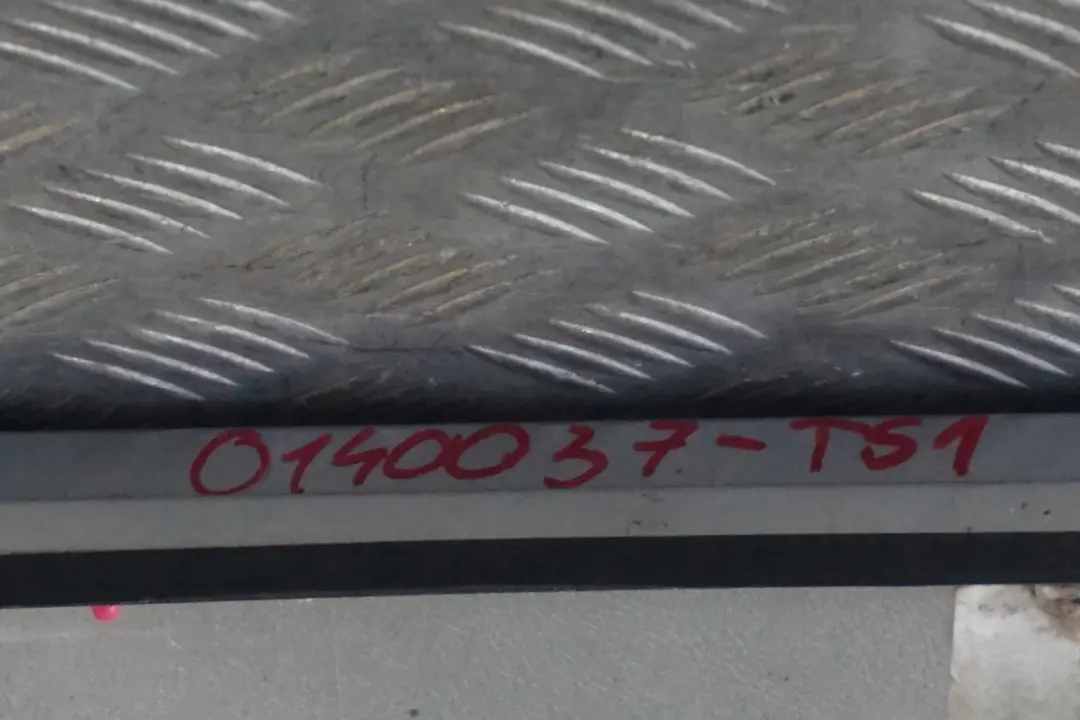 BMW E65 Listello Portiera Apertura Gonna SX Argento-Titanio Titan Argento - SKU 0140037-TS1 - Numero di parte 0140037