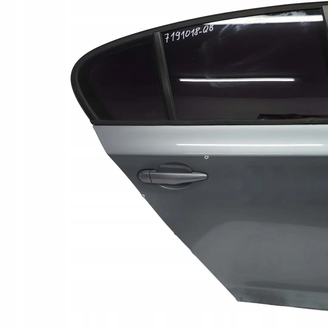 Porta Posteriore Destra Quarzblau Quartz Blue Metallic - A18 per BMW E87 con numero di parte 7191018 BMW E87 Porta Posteriore Destra Quarzblau Quartz Blue Metallic - A18 - SKU 7191018-QB - Numero di parte 7191018