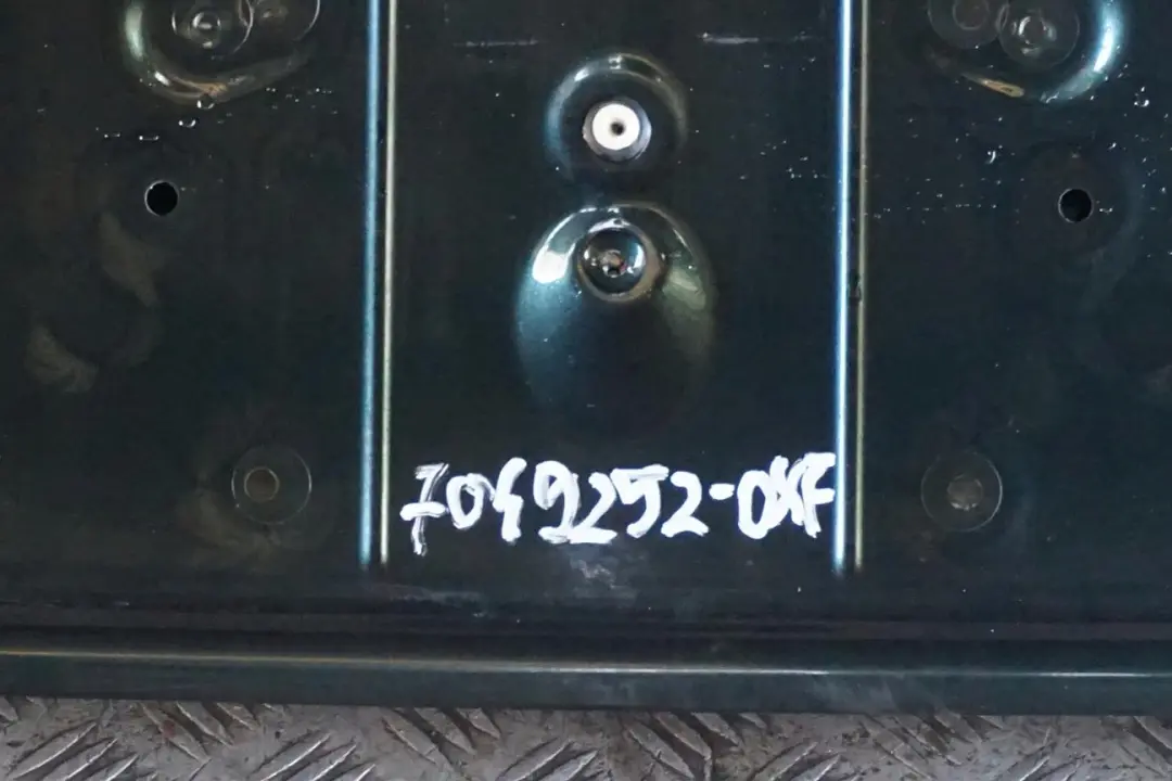 Klapa tylna tył Oxford Green do BMW 7 E65 E66 o numerze 7049252 BMW 7 E65 E66 Klapa tylna tył Oxford Green - SKU 7049252-OXF - Numer Części 7049252