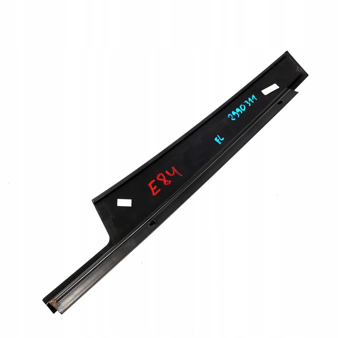 Embellecedor Puerta Pilar B Moldura Ventana Delantera Izquierda para BMW X1 E84 con número de pieza 2990311 BMW X1 E84 Embellecedor Puerta Pilar B Moldura Ventana Delantera Izquierda - SKU 2990311 - Número de pieza 2990311