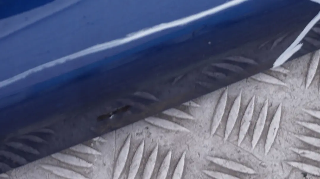 Nakładka listwa próg lewy M-Pakiet do BMW E87 o numerze 33557 BMW E87 Nakładka listwa próg lewy M-Pakiet - SKU 0033557-LMB2 - Numer Części 33557