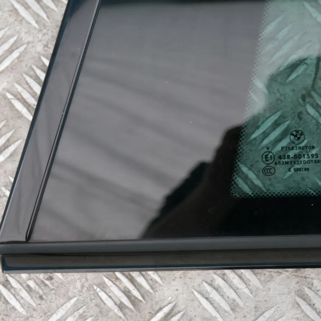 Lateral Trasero Izquierdo Tintado AS3 Glanzschwarz High Gloss para BMW E81 con número de pieza 7194193 BMW E81 Lateral Trasero Izquierdo Tintado AS3 Glanzschwarz High Gloss - SKU 7194193 - Número de pieza 7194193