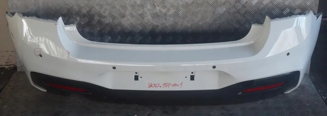BMW Série 1 F20 F21 LCI 1 M Sport Pare-chocs arrière blanc alpin - 300 - SKU 8064151-AW1 - Numéro de pièce 8064151