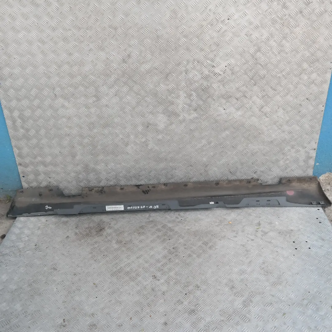 Sill Strip Side Skirt Left Quarzblau Blau Blue Metallic A18 para BMW E87 con número de pieza 32949 BMW E87 Sill Strip Side Skirt Left Quarzblau Blau Blue Metallic A18 - SKU 0032949-QB8 - Número de pieza 32949