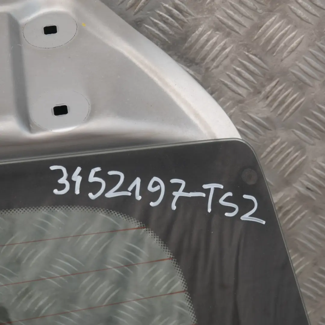 Klapa bagażnika tył titansilber 354 do BMW E83 X3 o numerze 3452197 BMW E83 X3 Klapa bagażnika tył titansilber 354 - SKU 3452197-TS2 - Numer Części 3452197