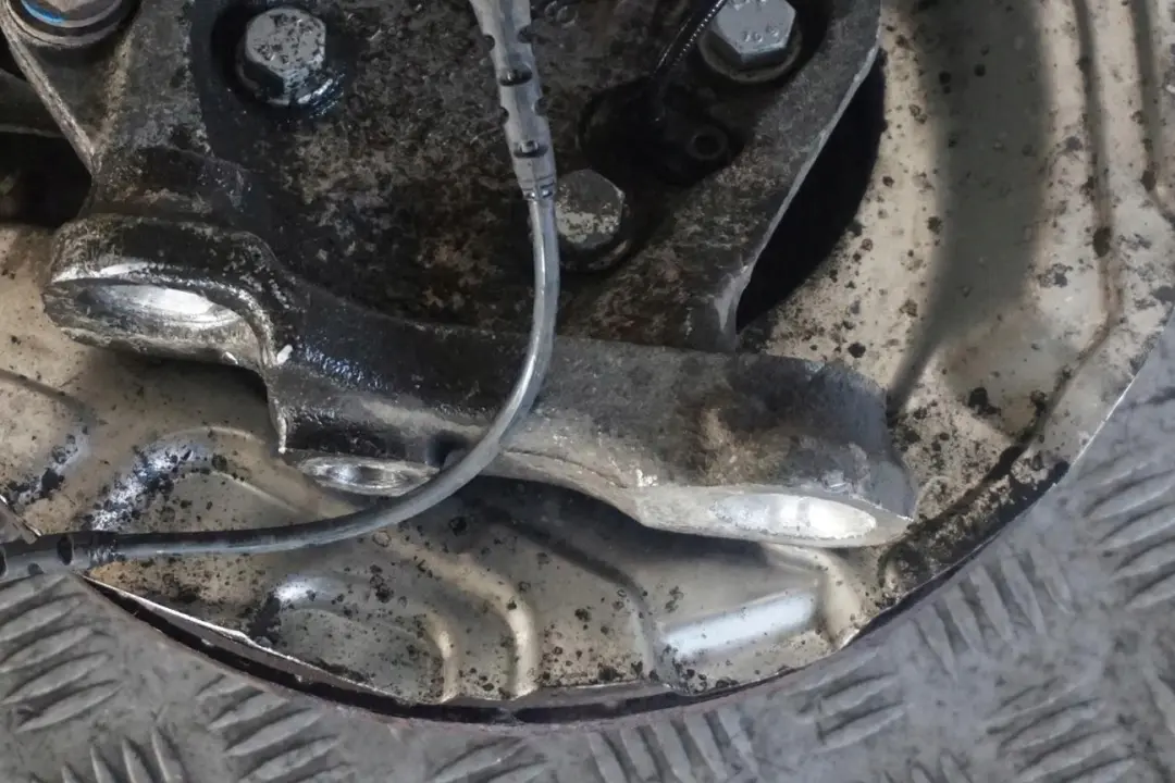 320si N45 Amortyzator zwrotnica lewa SPORT do BMW E90 o numerze 8036553 BMW E90 320si N45 Amortyzator zwrotnica lewa SPORT - SKU 8036553-4 - Numer Części 8036553