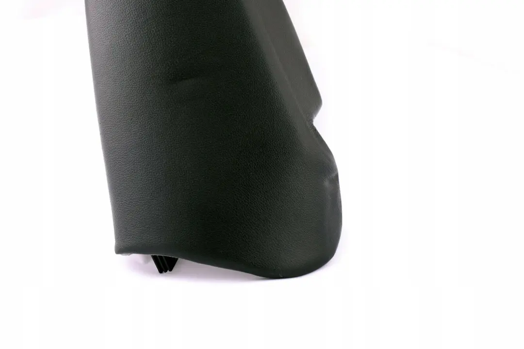 Pezzo Laterale Pelle Posteriore Destro Nero per BMW E92 con numero di parte 9110942 BMW E92 Pezzo Laterale Pelle Posteriore Destro Nero - SKU 9110942 - Numero di parte 9110942