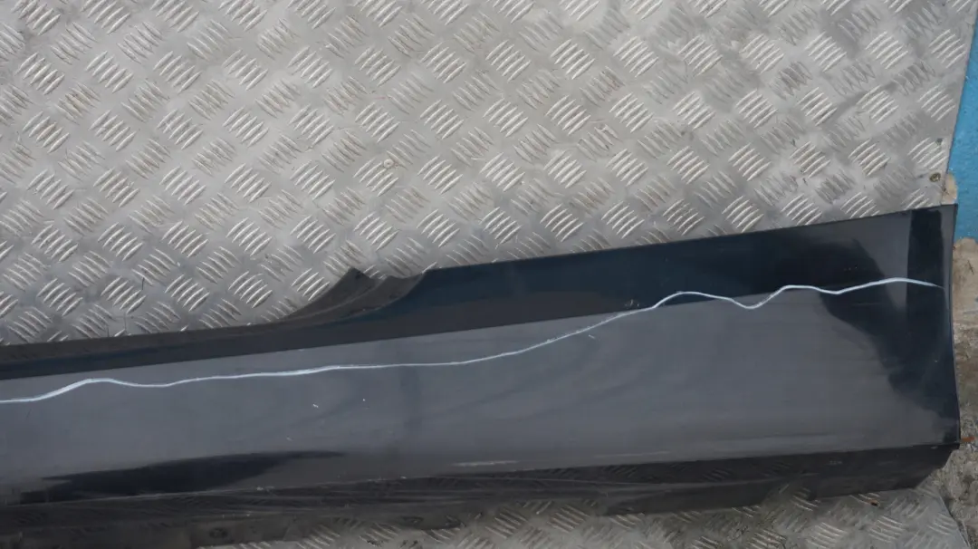 Sill Strip Faldon Lateral Izquierdo Negro Zafiro Metalico 475 para BMW E92 E93 con número de pieza 0034059 BMW E92 E93 Sill Strip Faldon Lateral Izquierdo Negro Zafiro Metalico 475 - SKU 0034059-BS - Número de pieza 0034059