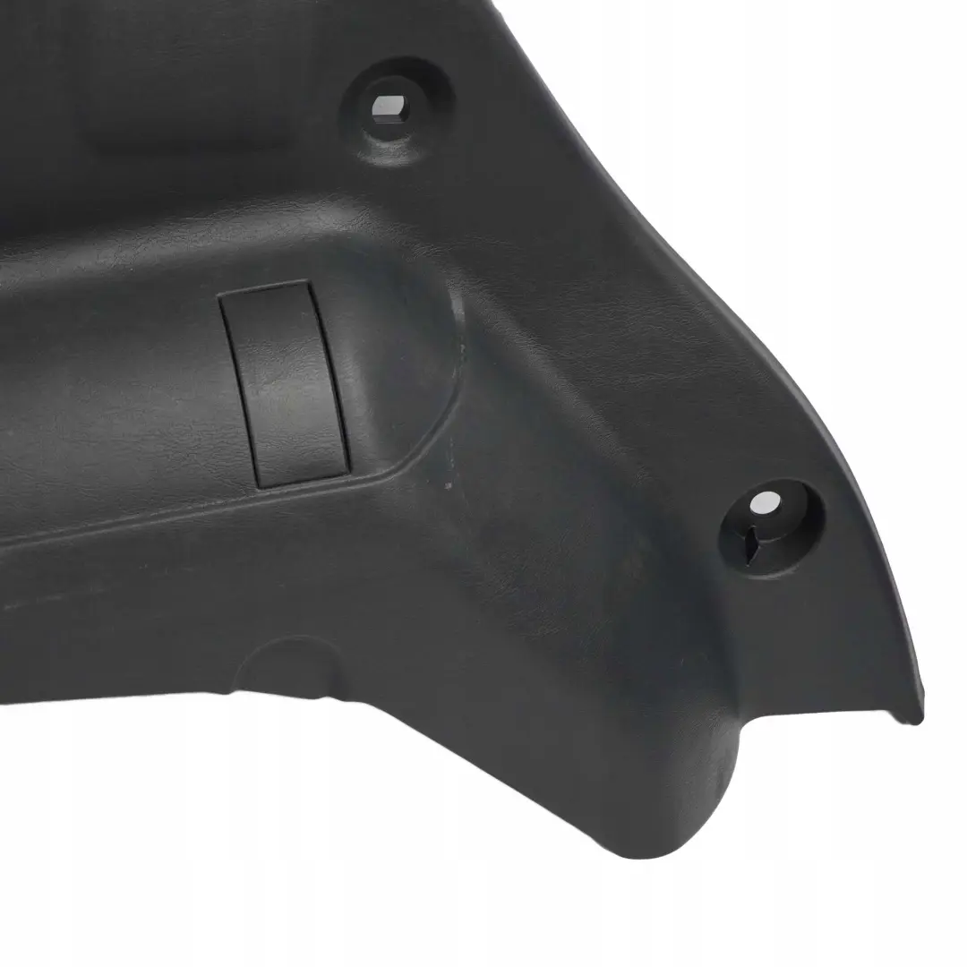 Tapicerka boczek bagażnika lewy do MERCEDES ML W163 o numerze A1636901753 MERCEDES ML W163 Tapicerka boczek bagażnika lewy - SKU A1636901753 - Numer Części A1636901753