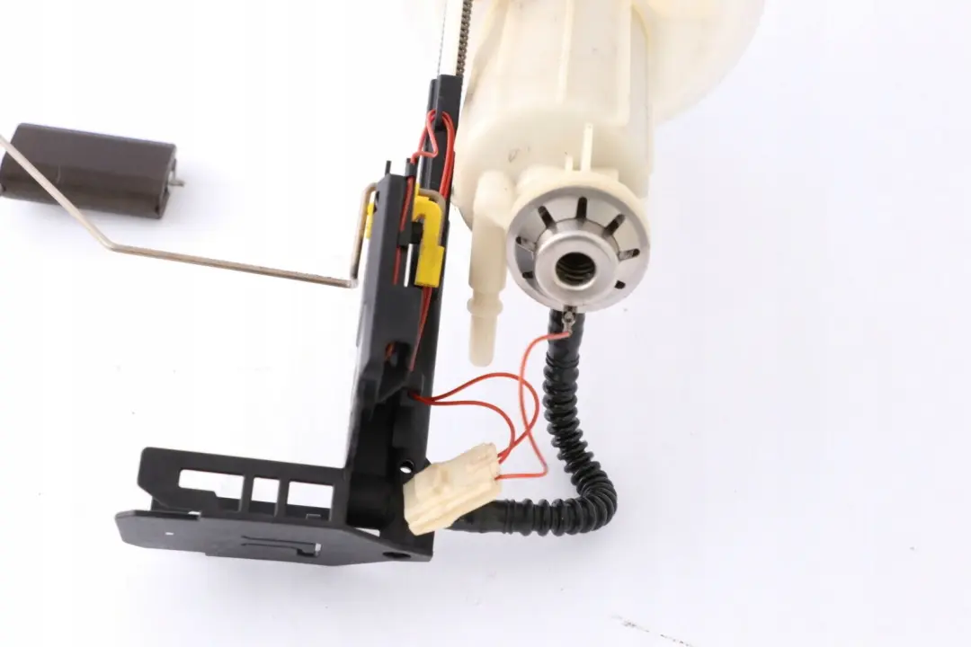 Gasolina Sensor de nivel de combustible para BMW E60 E61 E63 con número de pieza 6765843 BMW E60 E61 E63 Gasolina Sensor de nivel de combustible - SKU 7373470 - Número de pieza 6765843