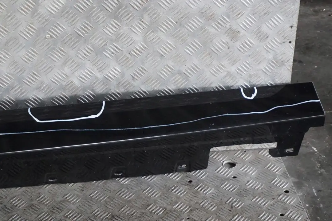 Sill Strip Side Skirt Right O/S Schwarz 2 Black - 668 to BMW 1 2 Series F40 F44 with Part number 9464568 BMW 1 2 Series F40 F44 Sill Strip Side Skirt Right O/S Schwarz 2 Black - 668 - SKU 9464568-SCH - Part number 9464568