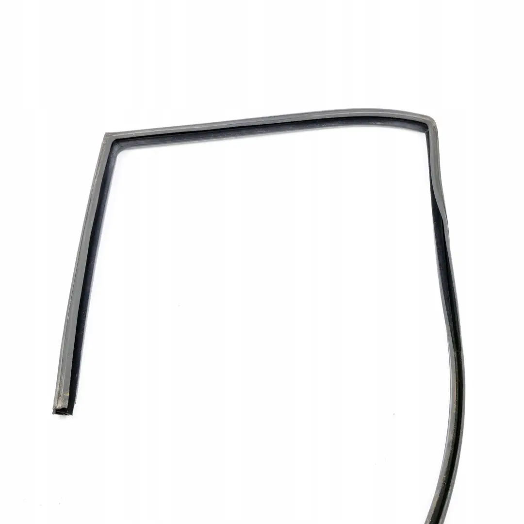 BMW E36 Berlina Puerta Ventana Guia Trasera Izquierda Goma Junta - SKU 8213983 - Número de pieza 8213983