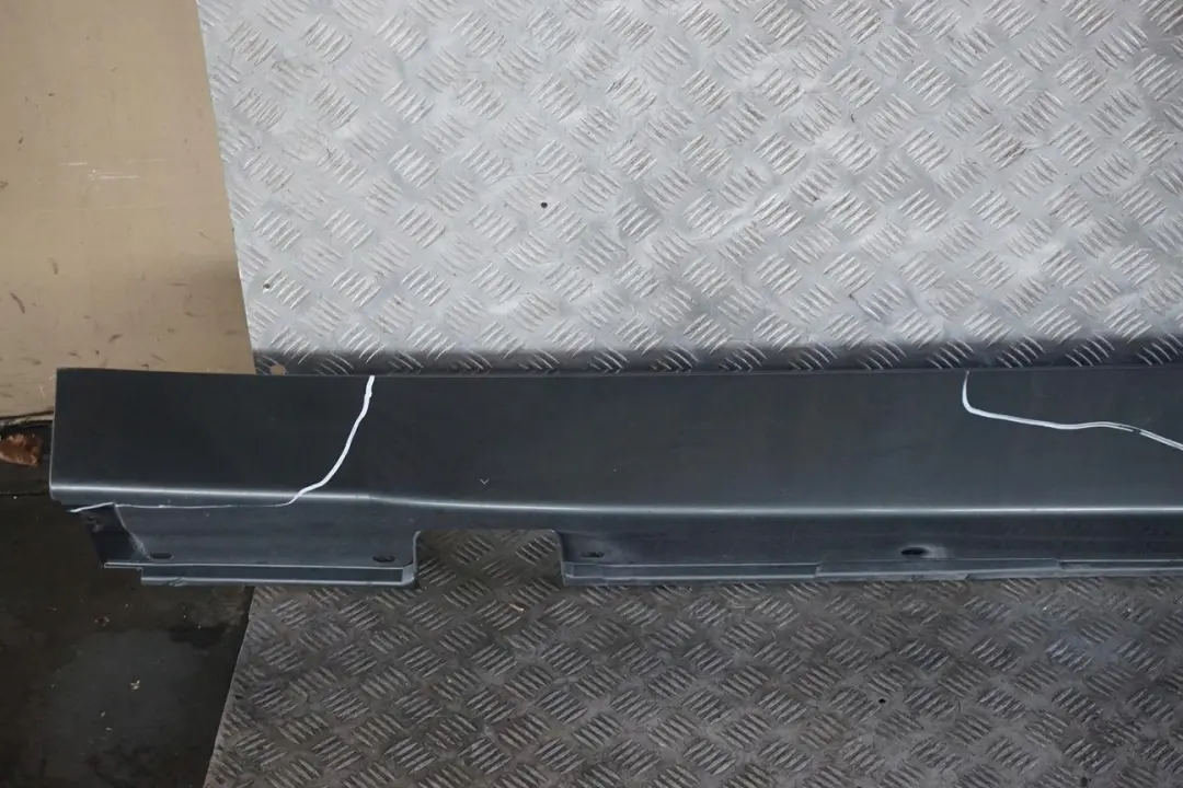 Nakładka listwa próg lewa titangrau do BMW E60 E61 o numerze 0150277 BMW E60 E61 Nakładka listwa próg lewa titangrau - SKU 0150277-TGR - Numer Części 0150277