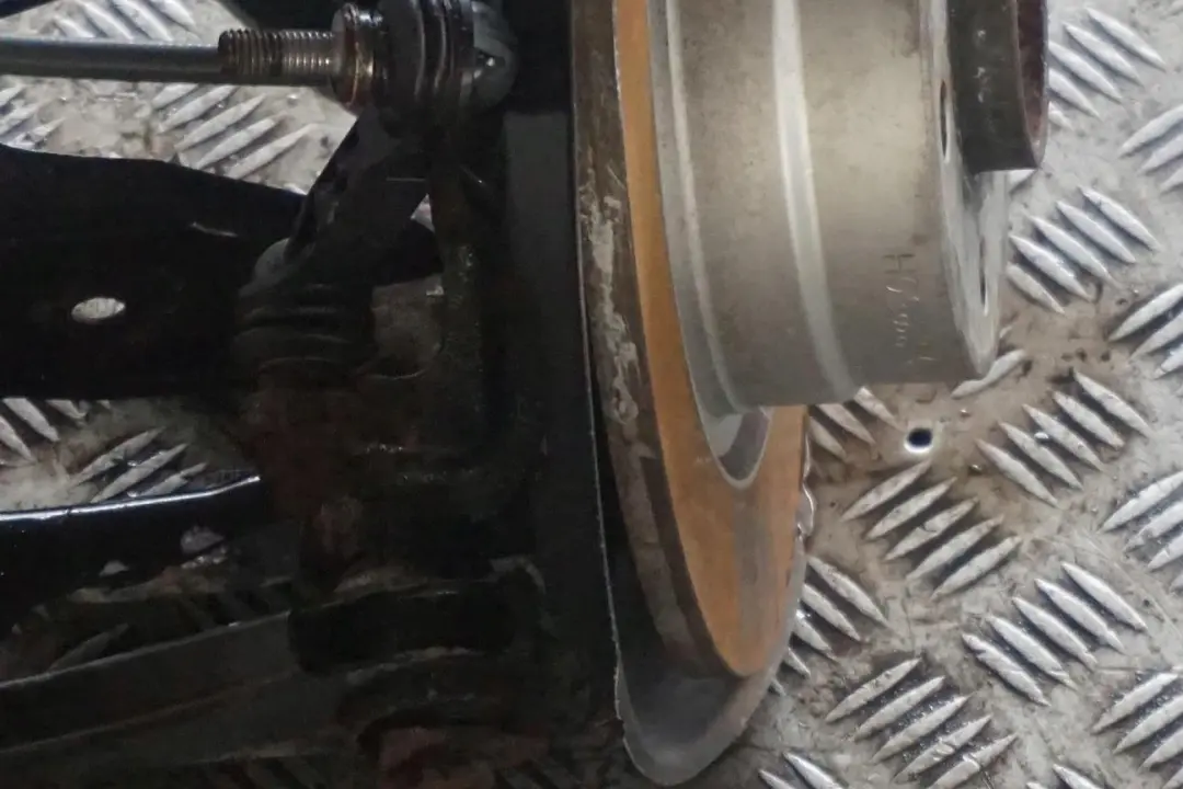 136PS Federbein Radträger Schwenklager Hinten Rechts für BMW 1 er F20 116i N13 mit Teilenummer 6792516 BMW 1 er F20 116i N13 136PS Federbein Radträger Schwenklager Hinten Rechts - SKU 6792516-1 - Teilenummer 6792516