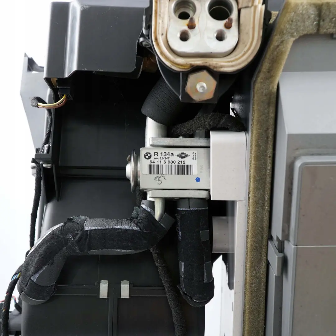 Asiento trasero Banco Calentador Matrix Nevera Nevera Coolbox para BMW 7 E66 con número de pieza 7142309 BMW 7 E66 Asiento trasero Banco Calentador Matrix Nevera Nevera Coolbox - SKU 6942649 - Número de pieza 7142309