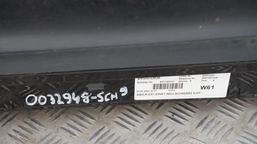 Sill Strip Side Skirt Derecho Negro 2 Schwarz II - 668 para BMW 9 E87 con número de pieza 32948 BMW 9 E87 Sill Strip Side Skirt Derecho Negro 2 Schwarz II - 668 - SKU 0032948-SCH9 - Número de pieza 32948