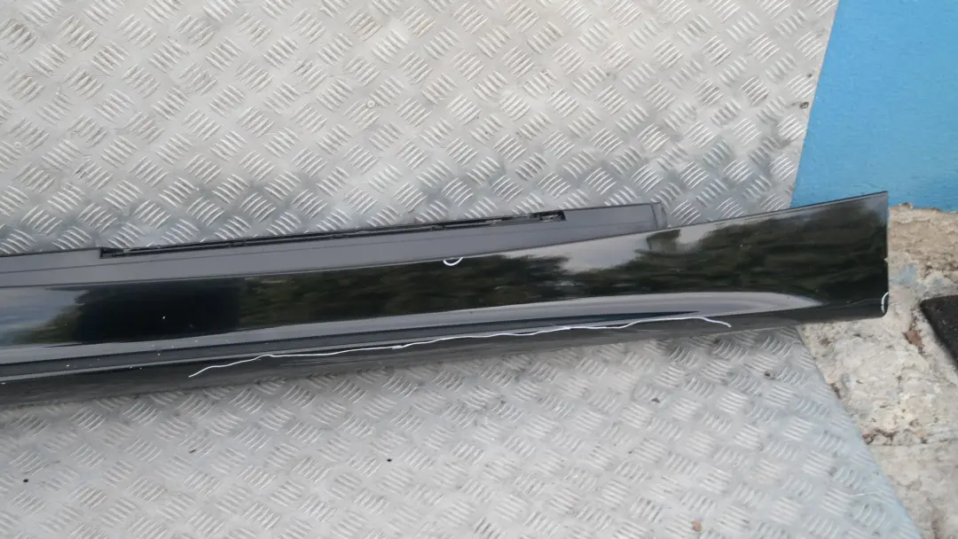 BMW E87 Sill strip side skirt right NEGRO 2 SCHWARZ II - 668 - SKU 0032948-SCH7 - Número de pieza 51770032948