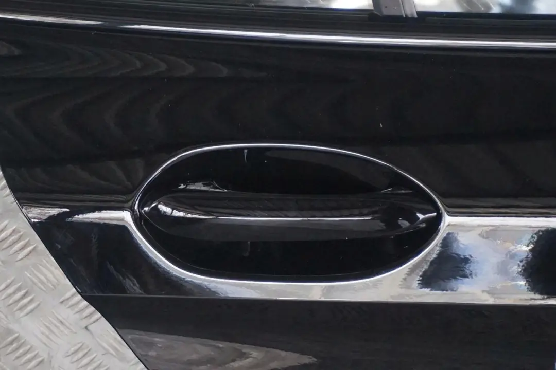 Drzwi prawe tylne tył schwarz II do BMW F40 o numerze 8737064 BMW F40 Drzwi prawe tylne tył schwarz II - SKU 8737064-SCH - Numer Części 8737064