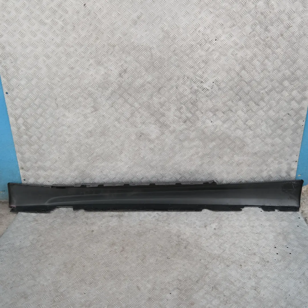 Listello Portiera Gonna Destra Frizzante Grafite - A22 per BMW E81 E82 M Sport con numero di parte 34732 BMW E81 E82 M Sport Listello Portiera Gonna Destra Frizzante Grafite - A22 - SKU 0034732-SG - Numero di parte 34732