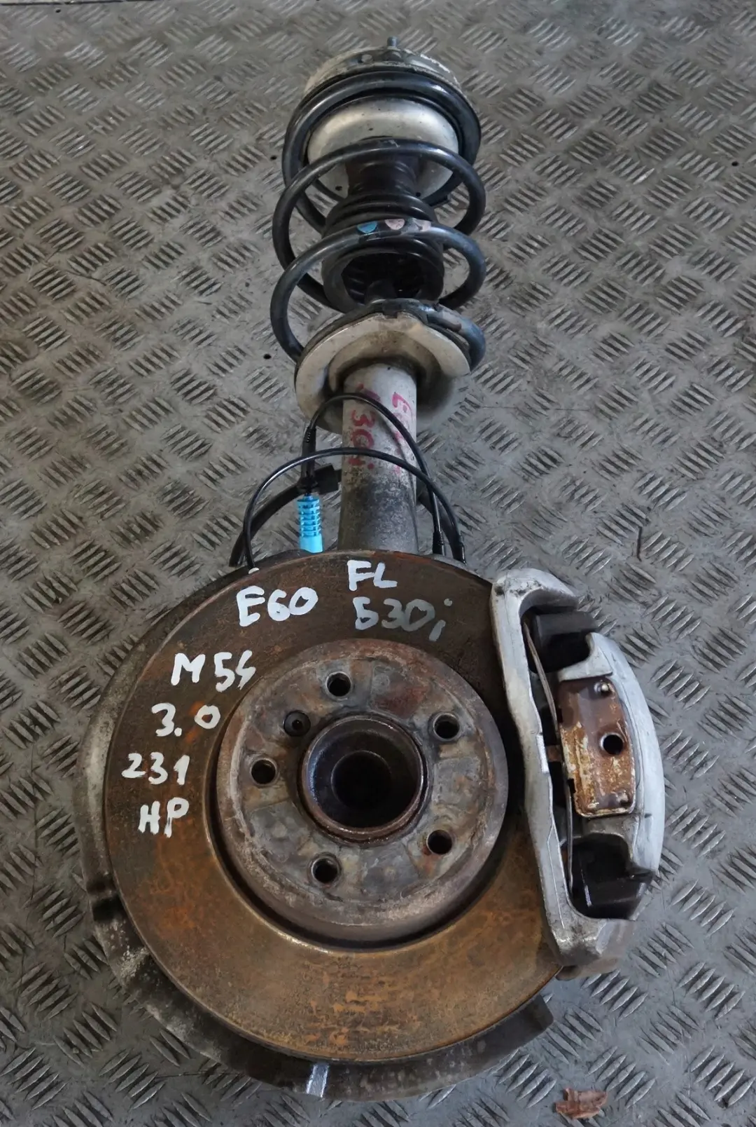 M54 Federbein Nabenbremssattel Vorn Links für BMW 5 er E60 530i mit Teilenummer 6764459 BMW 5 er E60 530i M54 Federbein Nabenbremssattel Vorn Links - SKU 6764459 - Teilenummer 6764459