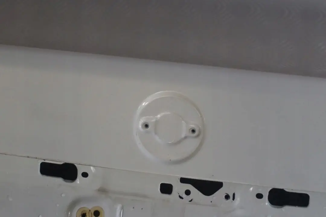 Trunk Lid Boot Tailgate Alpinweiss Alpine White - 300 to BMW 7 E65 E66 E67 with Part number 7049252 BMW 7 E65 E66 E67 Trunk Lid Boot Tailgate Alpinweiss Alpine White - 300 - SKU 7049252-AW - Part number 7049252