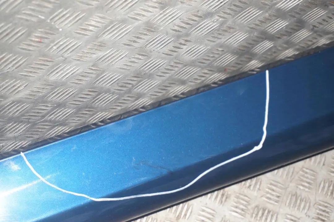 Sill Strip Side Trim Skirt Left Mysticblau Blue para BMW E90 E91 con número de pieza 0032951 BMW E90 E91 Sill Strip Side Trim Skirt Left Mysticblau Blue - SKU 0032951-MYS - Número de pieza 0032951