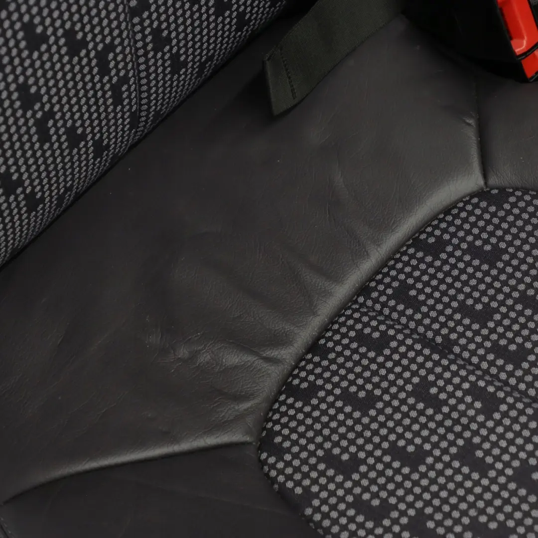 Tela / Cuero Trasero Derecho O / Respaldo del asiento Sofa Magnum para Mercedes W168 con número de pieza A1689200247 Mercedes W168 Tela / Cuero Trasero Derecho O / Respaldo del asiento Sofa Magnum - SKU A1689200247 - Número de pieza A1689200247