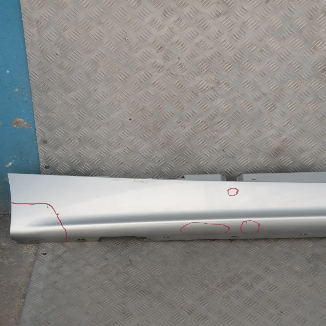 Sill Strip Faldón Lateral Derecho Titansilber Plata Metalizado para BMW E87 con número de pieza 32948 BMW E87 Sill Strip Faldón Lateral Derecho Titansilber Plata Metalizado - SKU 0032948-TS17 - Número de pieza 32948