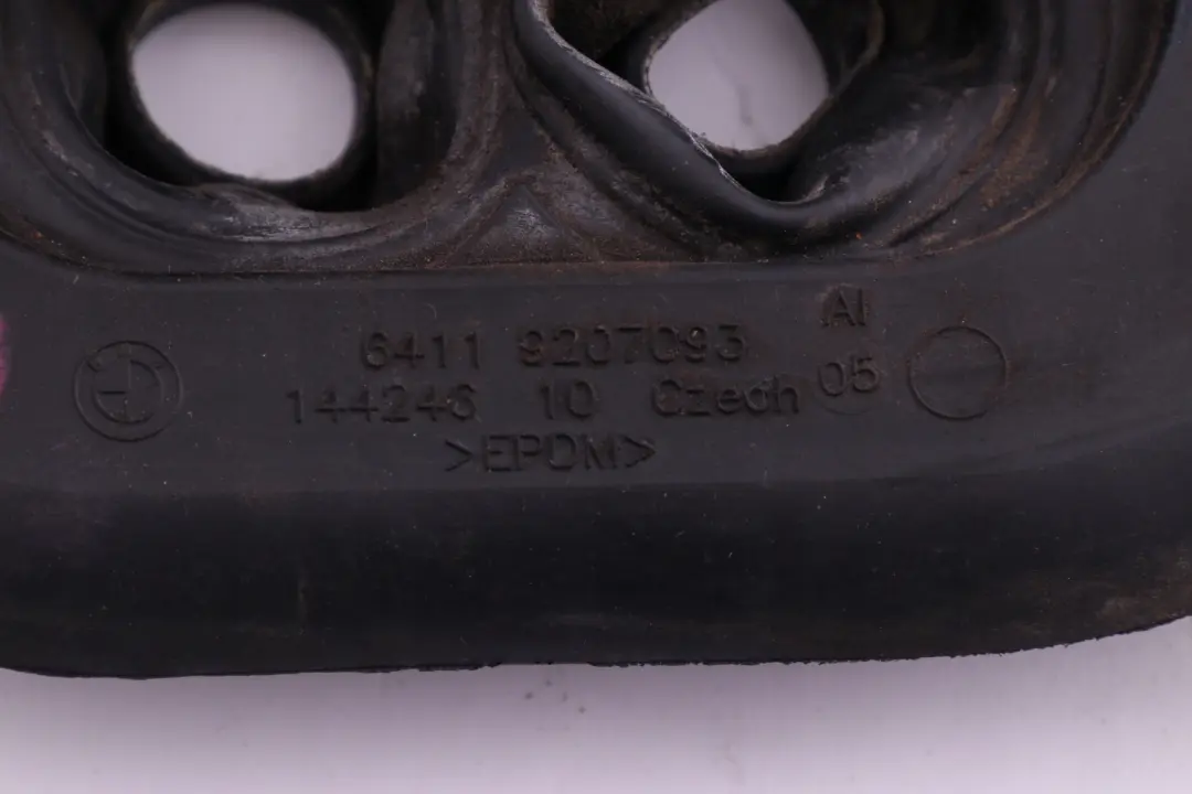 Płytka guma uszczelniająca do BMW F20 F21 o numerze 9207093 BMW F20 F21 Płytka guma uszczelniająca - SKU 9207093 - Numer Części 9207093