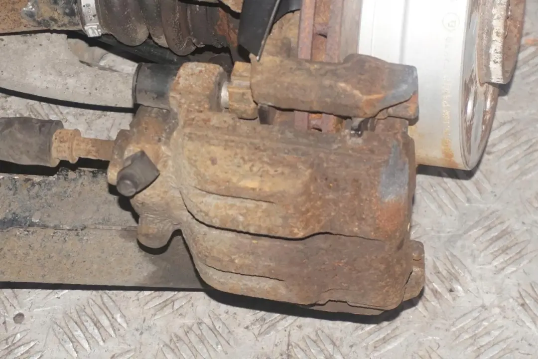 N47 Rear Left N/S Suspension Leg Carrier Brake Disc to BMW 3 Series E90 320d with Part number 6774809 BMW 3 Series E90 320d N47 Rear Left N/S Suspension Leg Carrier Brake Disc - SKU 6774809-20 - Part number 6774809