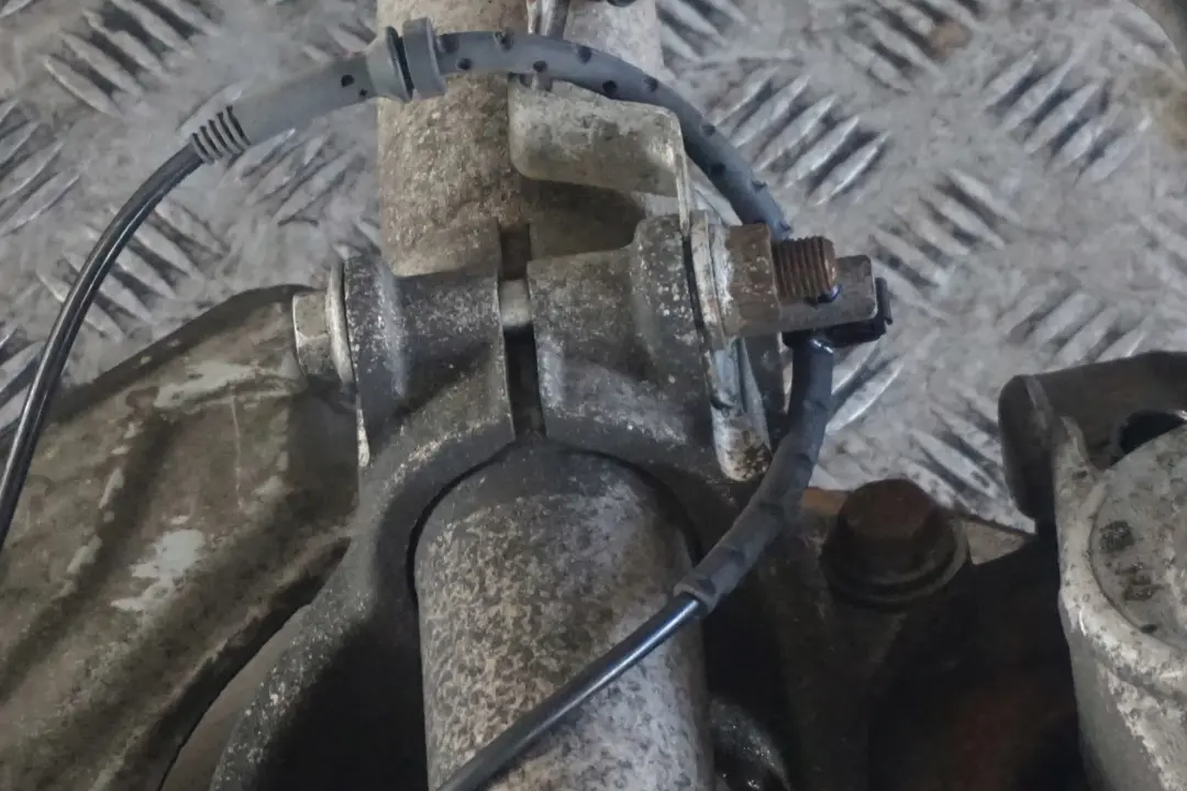 740i N62N Amortyzator zwrotnica prawa do BMW E65 o numerze 6770166 BMW E65 740i N62N Amortyzator zwrotnica prawa - SKU 6770166 - Numer Części 6770166