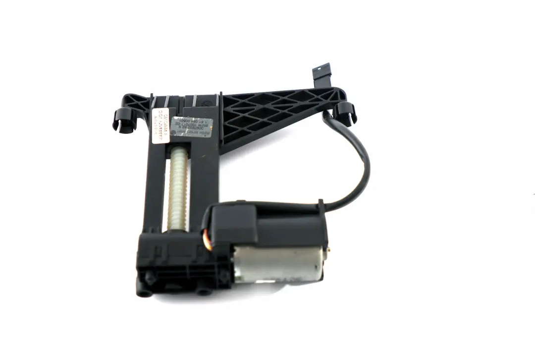 Mechanizm silniczek zagłówka fotela tył do BMW E65 o numerze 7007017 BMW E65 Mechanizm silniczek zagłówka fotela tył - SKU 7007017 - Numer Części 7007017