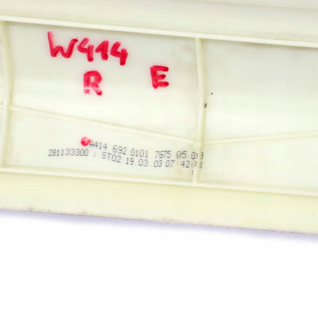 W414 Embellecedor Pilar Panel Delantero Derecho Gris para Mercedes Vaneo con número de pieza A4146920101 Mercedes Vaneo W414 Embellecedor Pilar Panel Delantero Derecho Gris - SKU A4146920101 - Número de pieza A4146920101