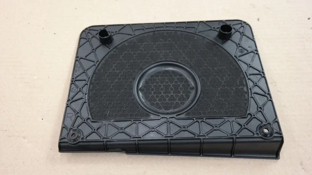BMW E60 E61 Tapa Acabado Altavoz Para Central Bajos Derecha - SKU 6919360 - Número de pieza 6919360