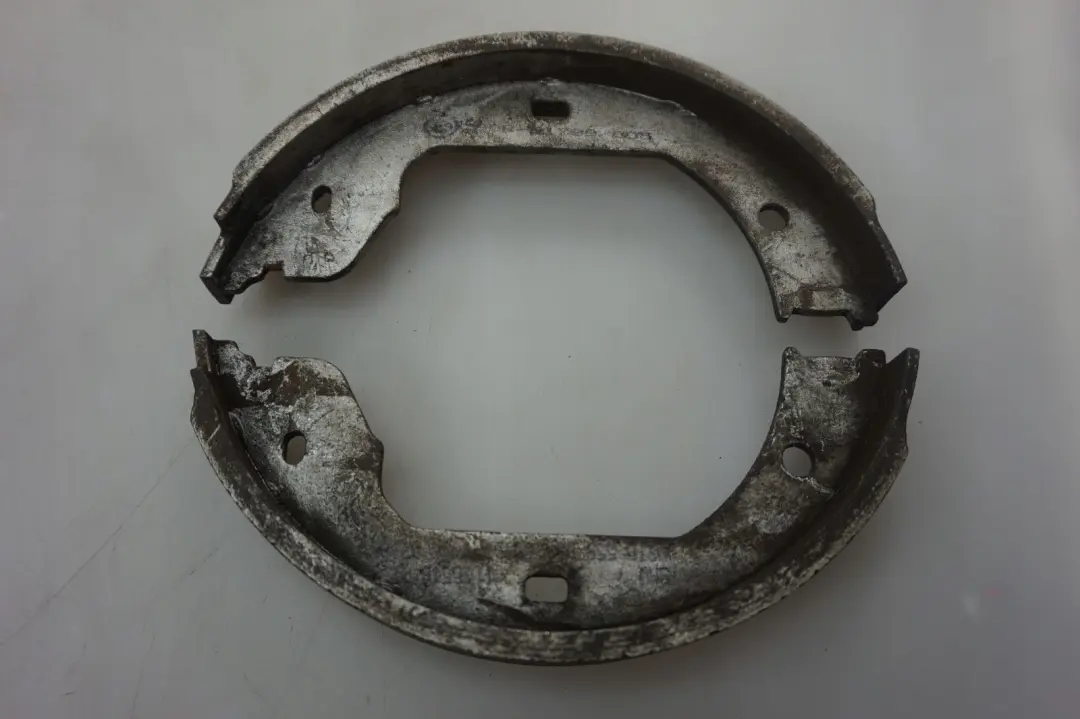 Szczęki hamulcowe do BMW E60 E61 E63 E64 M5 M6 o numerze 34416761293 BMW E60 E61 E63 E64 M5 M6 Szczęki hamulcowe - SKU 6761293 - Numer Części 34416761293