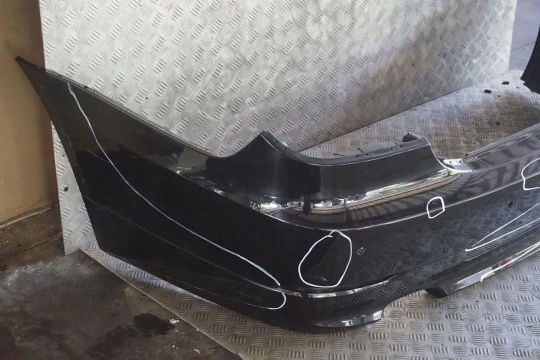 BMW E60 LCI Zderzak tylny tył schwarz - SKU 0422349-SCH1 - Numer Części 0422349
