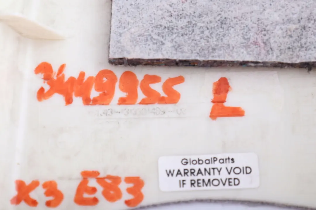 Reihe E83 LCI Blende C-Säule links Grey Grau 3330489 für BMW X3 mit Teilenummer 3449955 BMW X3 Reihe E83 LCI Blende C-Säule links Grey Grau 3330489 - SKU 3449955 - Teilenummer 3449955