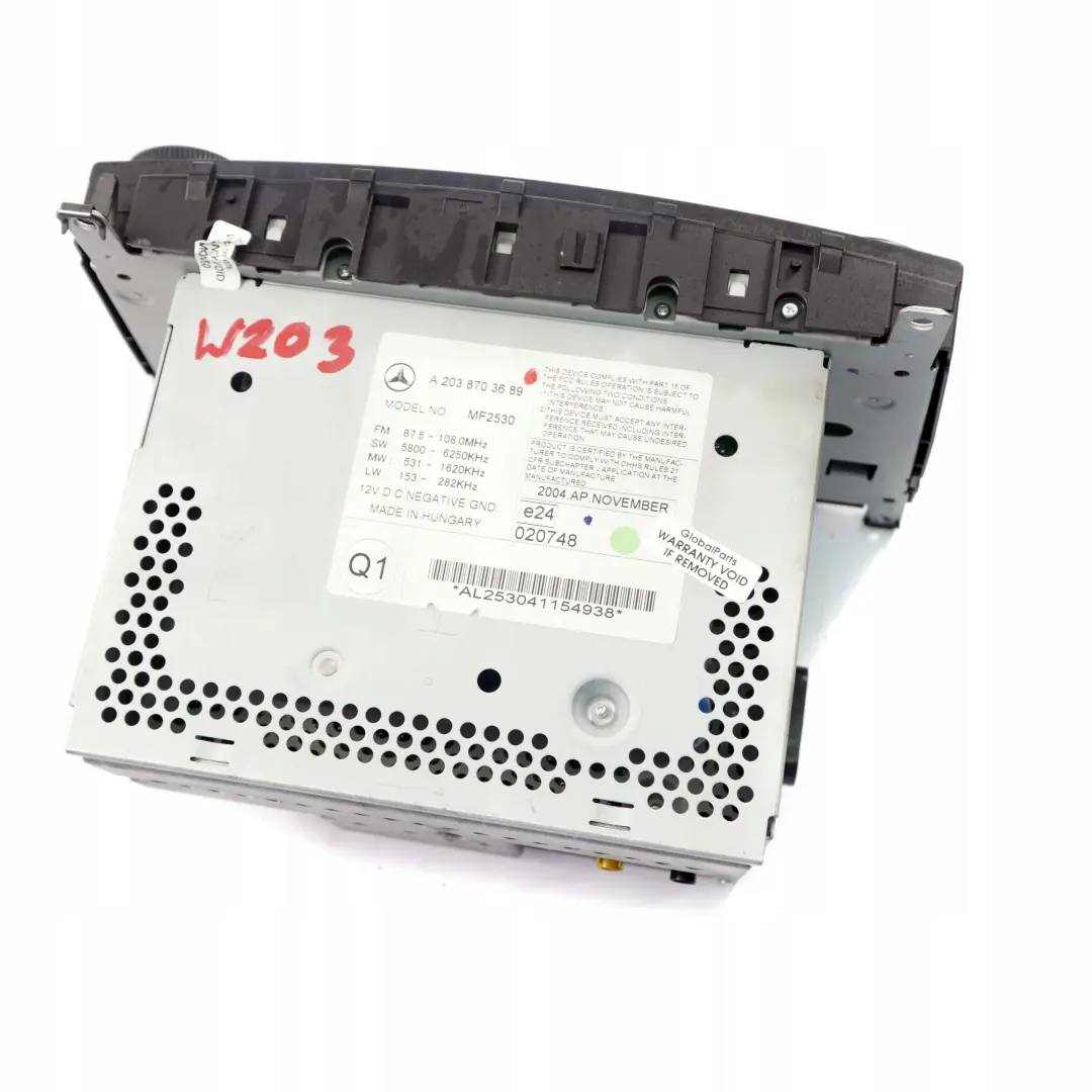 klasa W203 Radio CD do MERCEDES C o numerze A2038703689 MERCEDES C klasa W203 Radio CD - SKU A2038703689 - Numer Części A2038703689