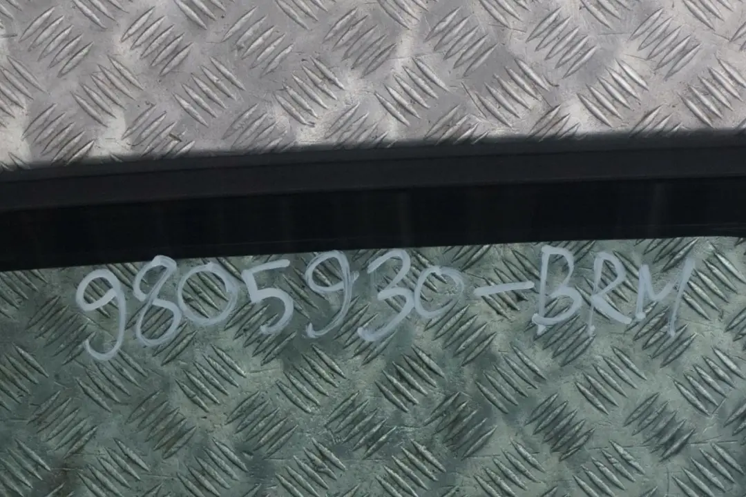 Drzwi prawe tylne prawy tył do MINI Countryman R60 o numerze 9805930 MINI Countryman R60 Drzwi prawe tylne prawy tył - SKU 9805930-BRM - Numer Części 9805930