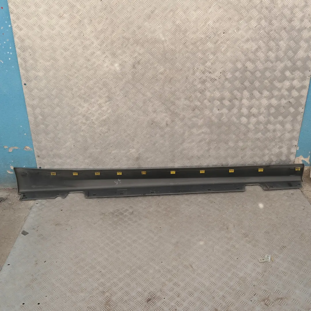 listwa nakładka próg lewy arktis A34 do BMW E90 o numerze 32951 BMW E90 listwa nakładka próg lewy arktis A34 - SKU 0032951-AM7 - Numer Części 32951