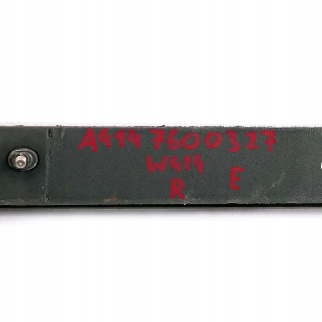 Mercedes-Benz W414 Posteriore Destra Porta Scorrevole Guida per con numero di parte A4147600327 Mercedes-Benz W414 Posteriore Destra Porta Scorrevole Guida - SKU A4147600327 - Numero di parte A4147600327