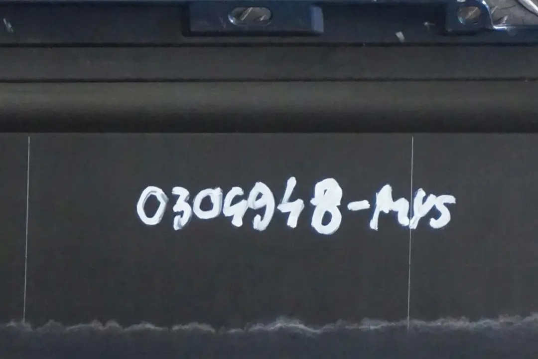 Nakładka próg prawy Mysticblau do BMW E63 E64 o numerze 0304948 BMW E63 E64 Nakładka próg prawy Mysticblau - SKU 0304948-MYS - Numer Części 0304948