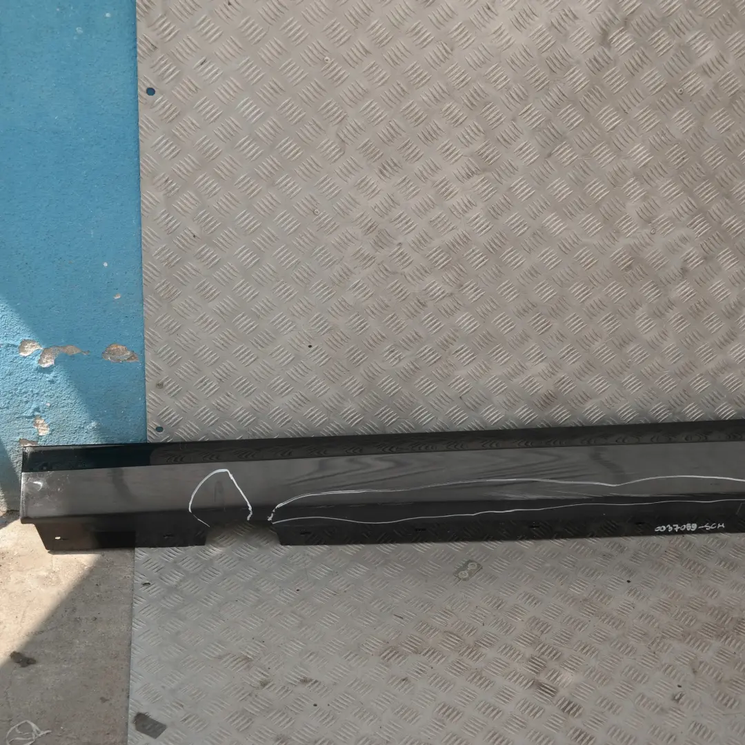 Sill Strip Faldon Lateral Izquierdo Schwarz 2 Negro - 668 para BMW E90 E91 LCI con número de pieza 0037059 BMW E90 E91 LCI Sill Strip Faldon Lateral Izquierdo Schwarz 2 Negro - 668 - SKU 0037059-SCH - Número de pieza 0037059