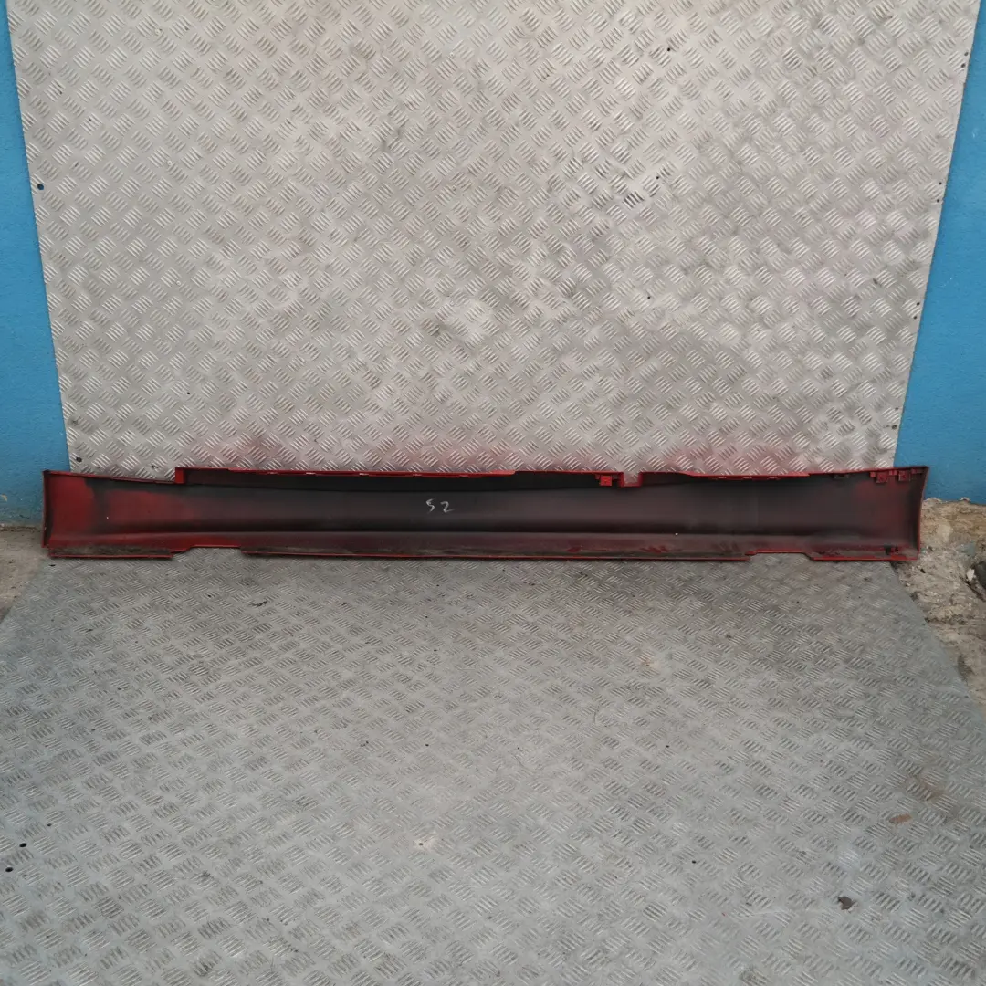 Sill Strip Faldón Lateral Derecho Japanrot Japón Rojo Rot - 438 para BMW 3 E87 con número de pieza 51770032948 BMW 3 E87 Sill Strip Faldón Lateral Derecho Japanrot Japón Rojo Rot - 438 - SKU 0032948-JR3 - Número de pieza 51770032948
