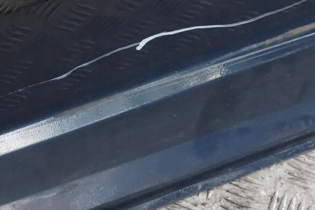 Puerta Sill Tapa Faldon Lateral Izquierda Tiefseeblau Azul - A76 para BMW E60 E61 LCI con número de pieza 0422464 BMW E60 E61 LCI Puerta Sill Tapa Faldon Lateral Izquierda Tiefseeblau Azul - A76 - SKU 0422464-DSB2 - Número de pieza 0422464